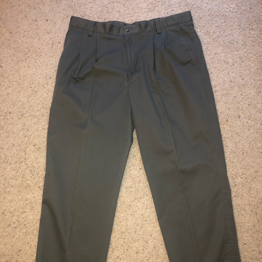 pleated dockers classic fit 38 w 29 in seam NWOT